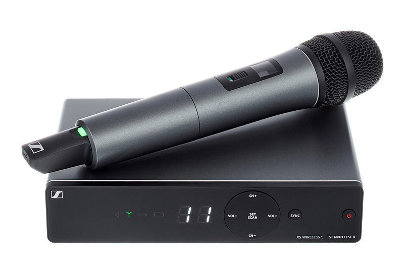 SENNHEISER XSW 1-825-B Микрофонная радиосистема